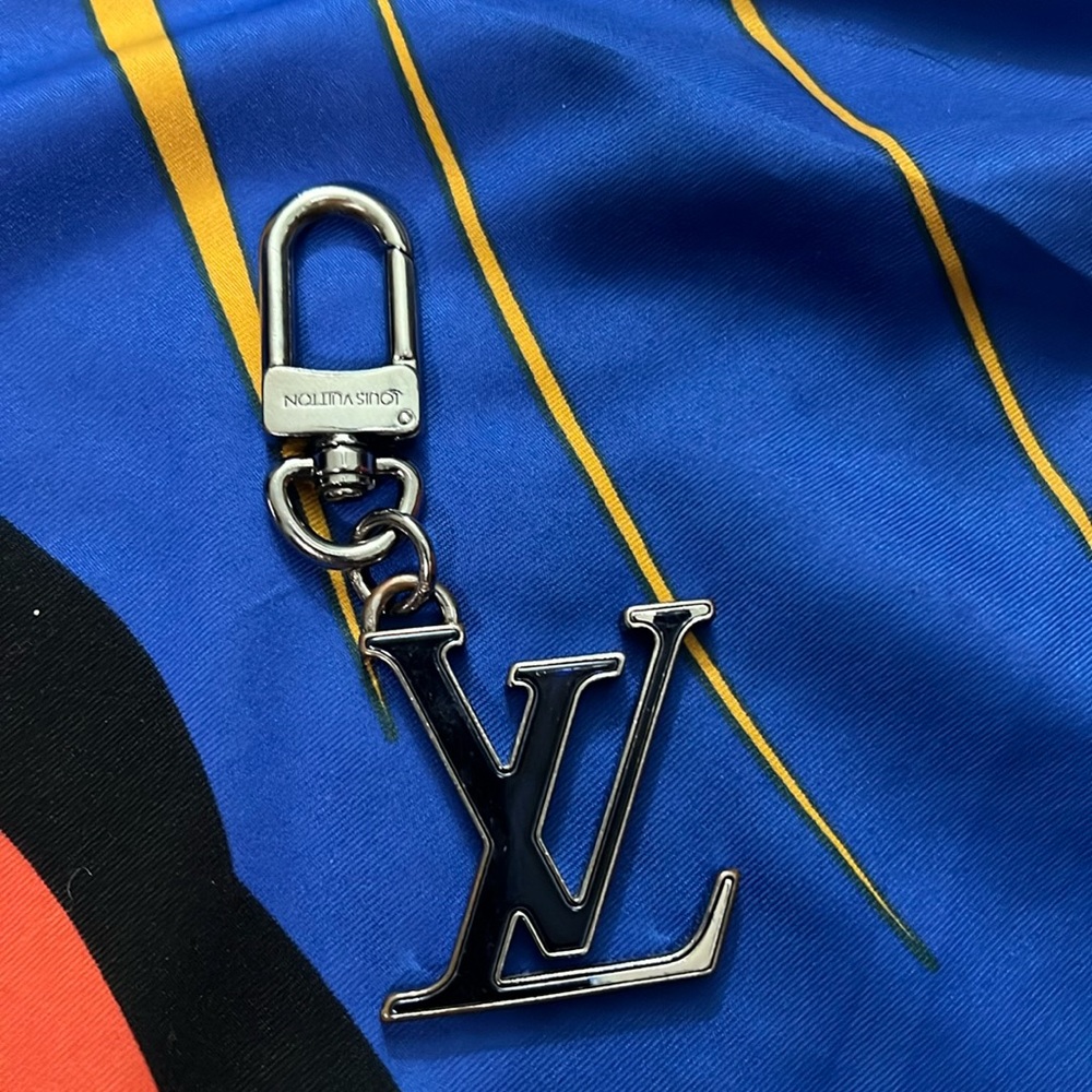 Authentic Preloved Louis Vuitton Key Ring Silver